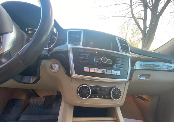 Mercedes-Benz GL cena 126000 przebieg: 230000, rok produkcji 2016 z Miechów małe 326